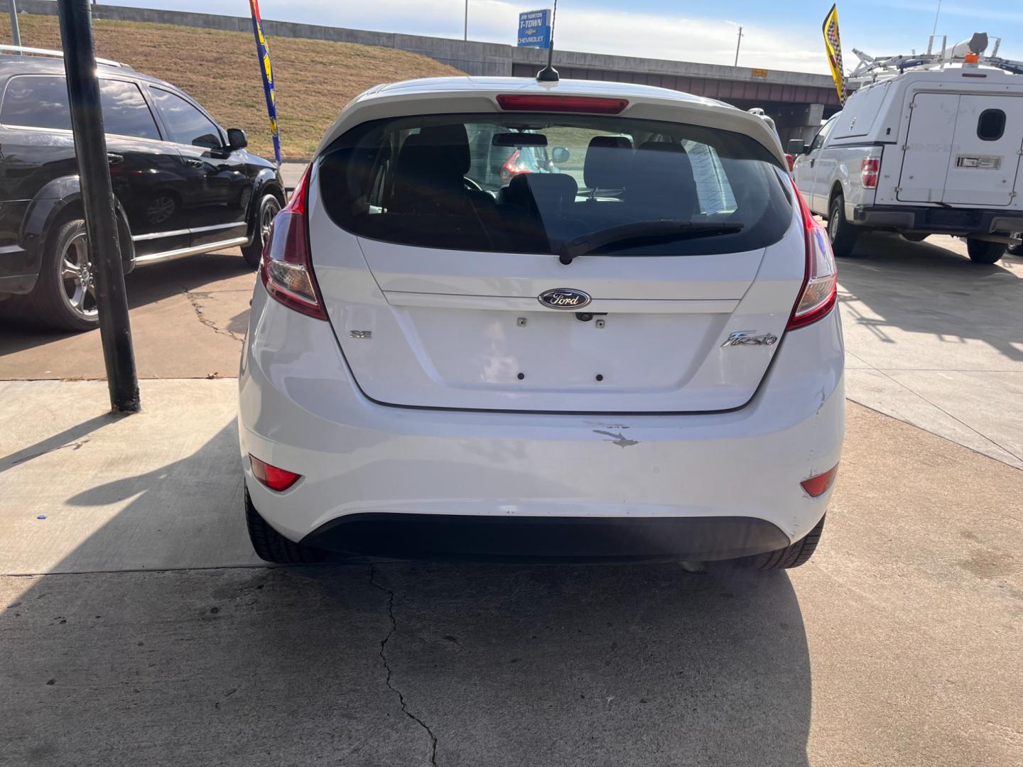 2019 WHITE FORD FIESTA SE SE Hatchback (3FADP4EJ2KM) with an 1.6L L4 DOHC 16V engine, located at 8101 E. Skelly Dr., Tulsa, OK, 74129, (918) 592-3593, 36.121891, -95.888802 - Photo#4